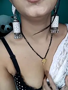 Snapshot of Diamond_queeen chatting on February 16, 2025, 12:21 pm Diamond queeen online show from February 16, 2025, 12:21 pm