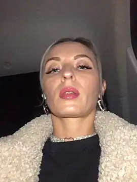 Diamond Bunny  online show from December 24, 2024, 3:16 pm