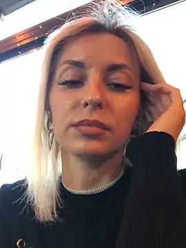 Diamond Bunny  online show from February 14, 2025, 3:05 pm