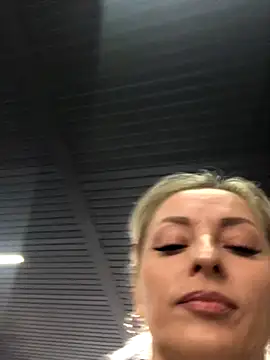 Diamond Bunny  online show from October 3, 2025, 2:03 pm