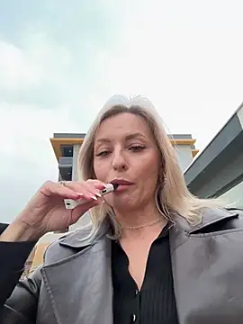 Diamond Bunny  online show from February 11, 2026, 3:17 pm