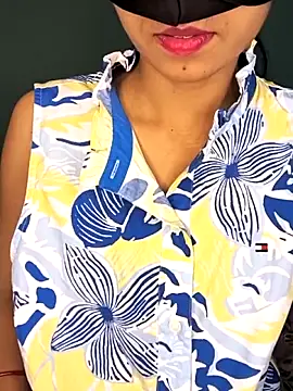 cute simmy0 online show from May 11, 2026, 4:04 pm