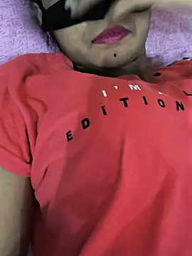 cute simmy0 online show from May 12, 2026, 2:25 pm
