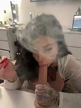 krysstal003 online show from December 25, 2024, 9:22 pm