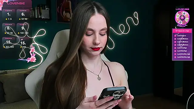 katie taylorr online show from November 14, 2025, 10:29 pm