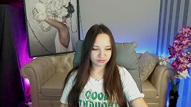 Snapshot of ElysLunar chatting on December 13, 2024, 6:21 am ElysLunar online show from December 13, 2024, 6:21 am