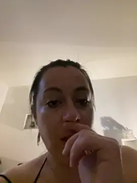 Snapshot of Lyannabuena69 chatting on March 2, 2026, 2:14 am Lyannabuena69 online show from March 2, 2026, 2:14 am