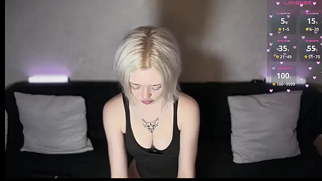 Snapshot of SusieEvans chatting on October 14, 2025, 5:14 pm SusieEvans online show from October 14, 2025, 5:14 pm