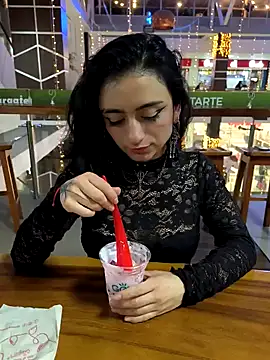 Snapshot of Lila_Desiree chatting on January 3, 2025, 12:22 am Lila Desiree online show from January 3, 2025, 12:22 am