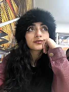 Lila Desiree online show from November 28, 2025, 10:12 pm