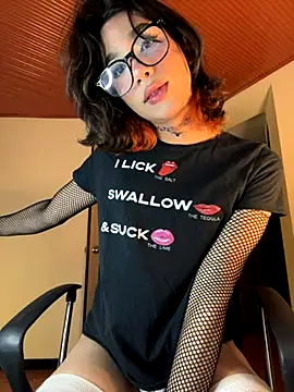 sue   0 online show from September 14, 2025, 5:17 am