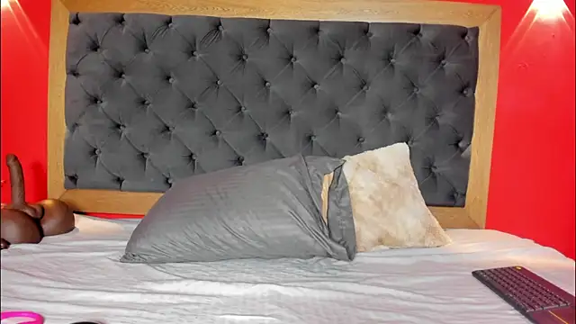 YayaHilton online show from October 9, 2025, 5:27 am