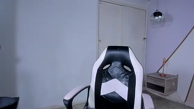 coraltaylor online show from March 16, 2025, 12:45 am