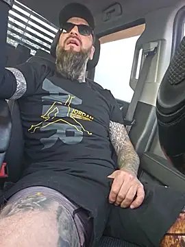 Snapshot of Beardedtattood chatting on June 11, 2026, 10:24 am Beardedtattood online show from June 11, 2026, 10:24 am