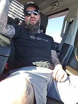 Snapshot of Beardedtattood chatting on June 13, 2026, 12:14 pm Beardedtattood online show from June 13, 2026, 12:14 pm