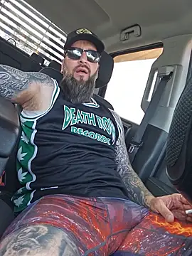 Snapshot of Beardedtattood chatting on June 30, 2026, 2:29 pm Beardedtattood online show from June 30, 2026, 2:29 pm
