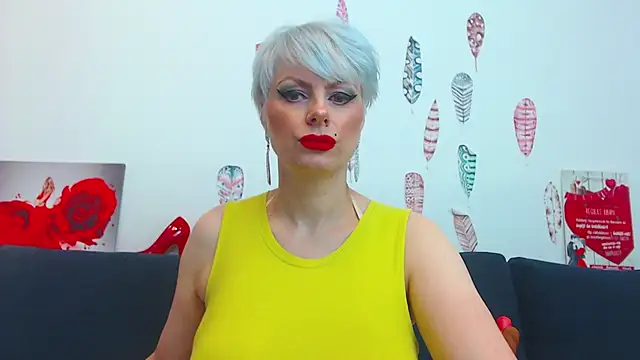 Snapshot of ForeverBarbie_ chatting on October 13, 2025, 9:48 pm ForeverBarbie  online show from October 13, 2025, 9:48 pm