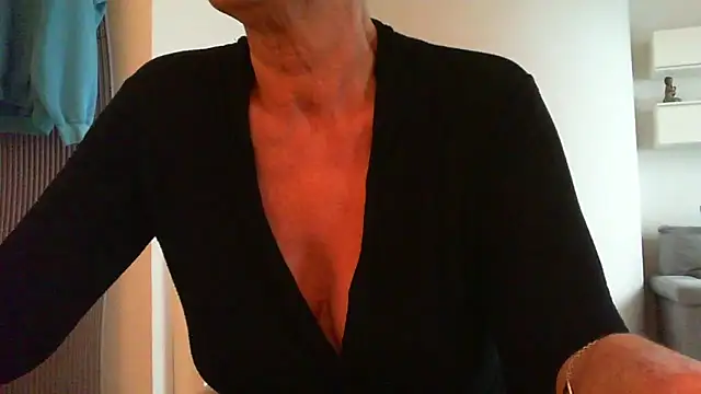 Snapshot of __Angel78__ chatting on October 5, 2025, 1:31 pm Angel78 online show from October 5, 2025, 1:31 pm