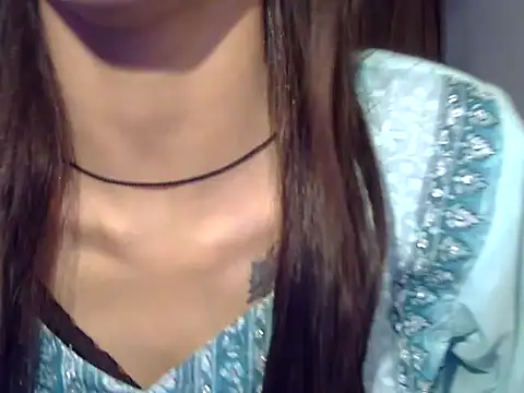 MAAYRA 09 online show from January 11, 2026, 5:12 am