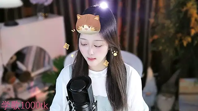 Arwyn-rr online show from September 25, 2025, 2:21 pm