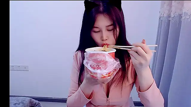 Little-sweet online show from November 2, 2025, 1:08 am