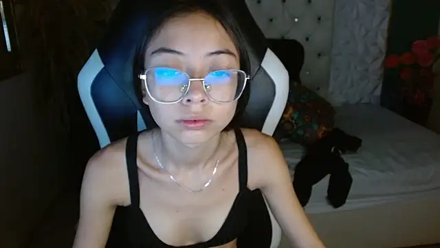 NathaliaSweet 11 online show from October 6, 2025, 1:52 pm