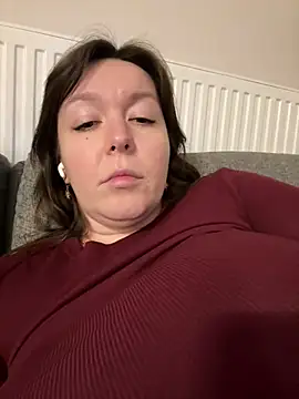 Snapshot of Your_Hot_Sister01 chatting on January 26, 2025, 12:16 am Your Hot Sister01 online show from January 26, 2025, 12:16 am