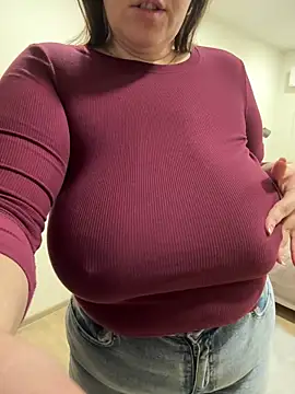 Snapshot of Your_Hot_Sister01 chatting on February 8, 2025, 11:12 am Your Hot Sister01 online show from February 8, 2025, 11:12 am