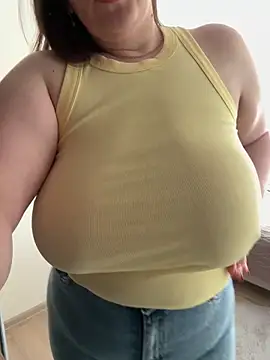 Snapshot of Your_Hot_Sister01 chatting on March 8, 2025, 8:33 am Your Hot Sister01 online show from March 8, 2025, 8:33 am