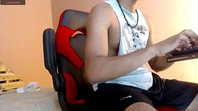 karlgiles  online show from February 7, 2025, 6:45 pm