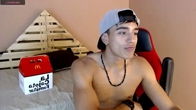 karlgiles  online show from February 15, 2025, 6:44 pm