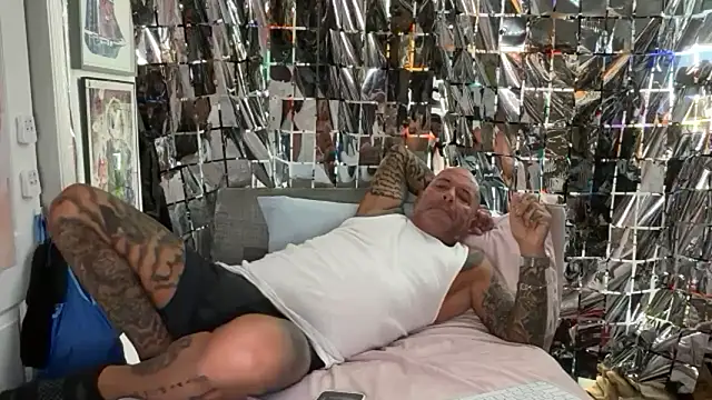 joeytatts66 online show from April 13, 2026, 1:55 am