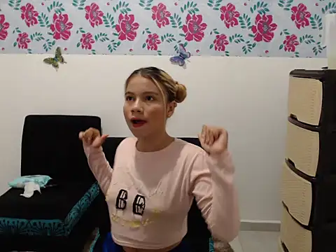 Snapshot of Naomi991 chatting on January 3, 2025, 8:11 pm Naomi991 online show from January 3, 2025, 8:11 pm