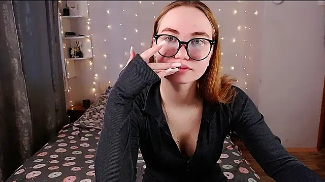 Snapshot of Miya_Mark chatting on December 11, 2024, 7:20 am Miya Mark online show from December 11, 2024, 7:20 am