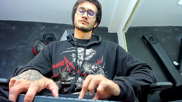 Loggan donnelly online show from September 28, 2025, 8:25 pm