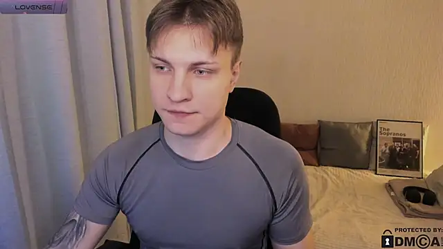 Snapshot of handsome_guy01 chatting on February 4, 2026, 9:53 pm handsome guy01 online show from February 4, 2026, 9:53 pm