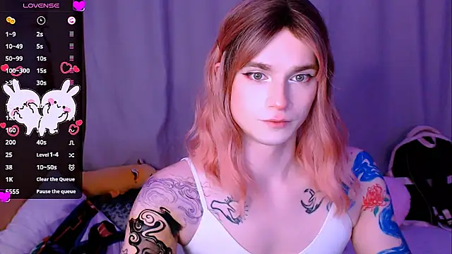 Snapshot of Alice_Hells chatting on April 4, 2026, 5:43 pm Alice Hells online show from April 4, 2026, 5:43 pm