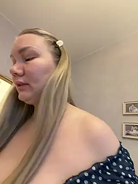 LianaCruz   online show from February 5, 2026, 4:50 am