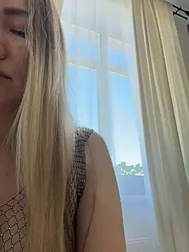 LianaCruz   online show from April 16, 2026, 6:58 am