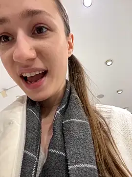 Lia  Love online show from February 17, 2025, 1:10 pm