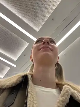 Lia  Love online show from October 8, 2025, 12:25 pm