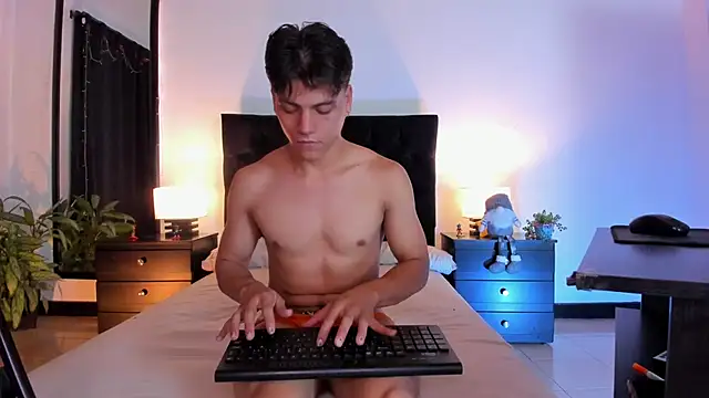 Snapshot of Valentino__X chatting on January 10, 2025, 4:30 pm Valentino  X online show from January 10, 2025, 4:30 pm
