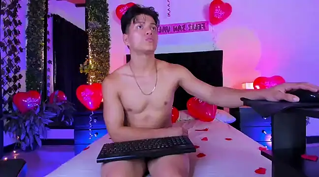 Snapshot of Valentino__X chatting on February 14, 2025, 6:08 pm Valentino  X online show from February 14, 2025, 6:08 pm