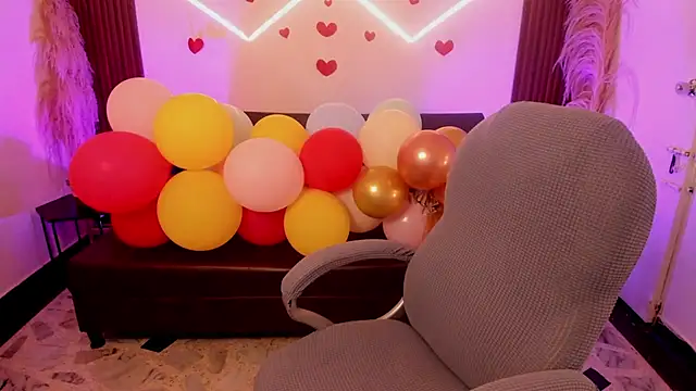 lunaalynch online show from April 21, 2026, 8:55 pm