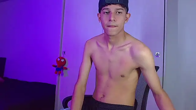 Snapshot of LiamGadiell chatting on February 22, 2025, 1:55 am LiamGadiell online show from February 22, 2025, 1:55 am