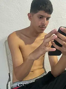 Snapshot of LiamGadiell chatting on April 5, 2026, 10:40 pm LiamGadiell online show from April 5, 2026, 10:40 pm