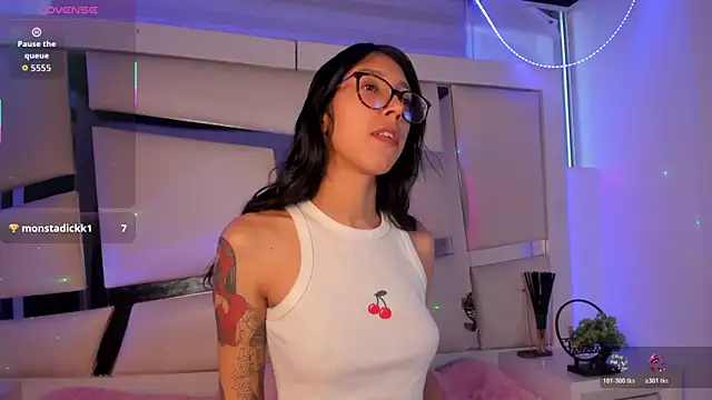 Mis  lola online show from November 29, 2025, 10:13 pm