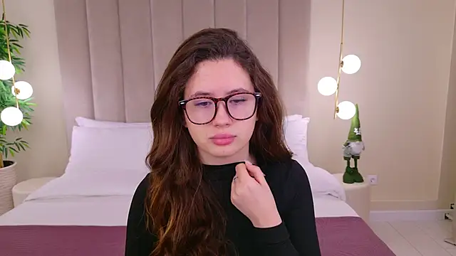 milaleoneli online show from January 10, 2025, 1:31 pm