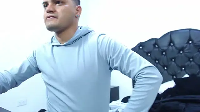 Snapshot of Group_Lustt chatting on February 13, 2025, 3:39 am Group Lustt online show from February 13, 2025, 3:39 am