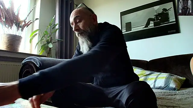 Kingsscepter online show from March 12, 2025, 11:20 am